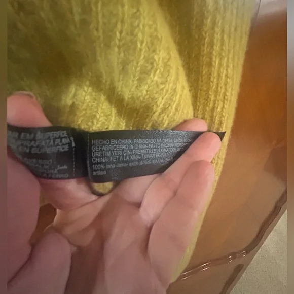 Massimo Dutti Mustard V-Neck Soft Wool Ribbed Sweater Size Small #976 - Picture 5 of 5